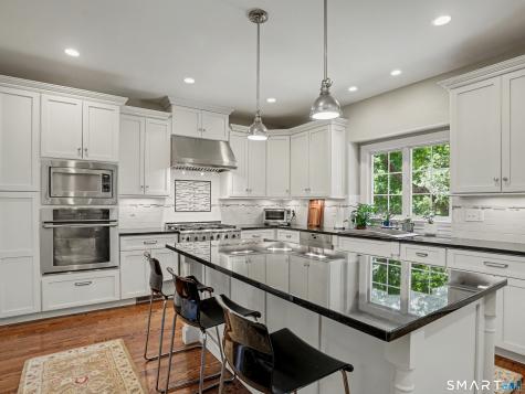 5 Ginos Way Ridgefield CT 06877