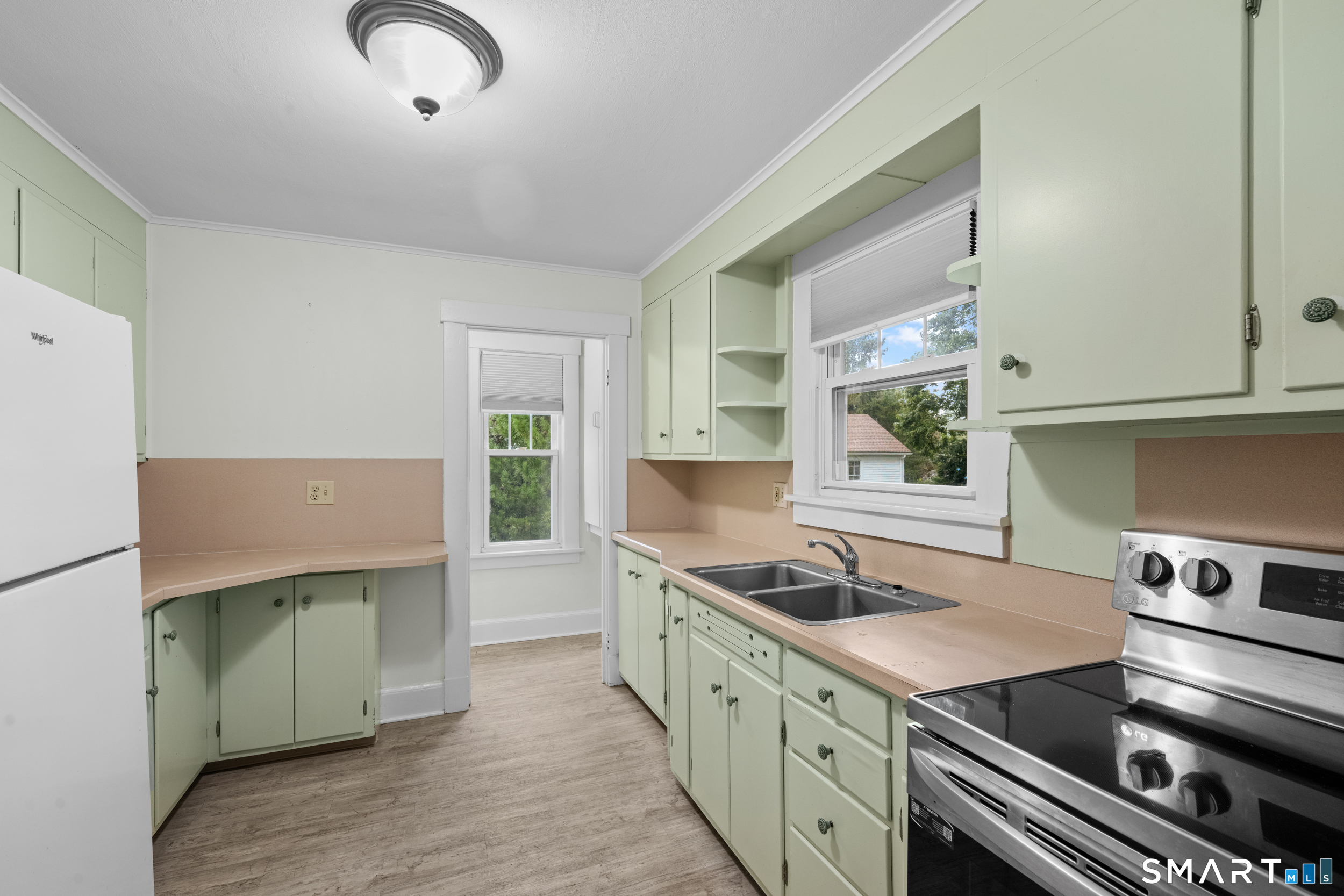 556 Ocean Avenue New London CT 06320