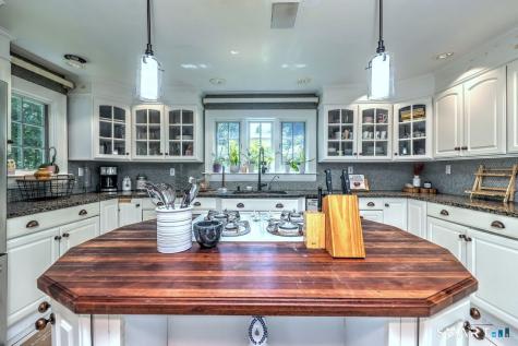 409 Dogburn Lane Orange CT 06477