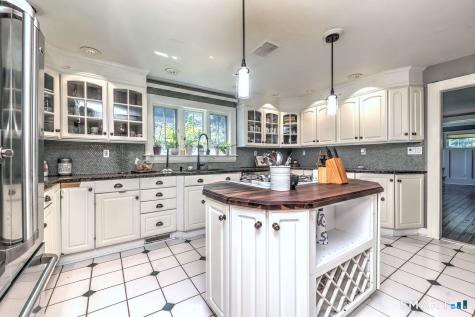 409 Dogburn Lane Orange CT 06477