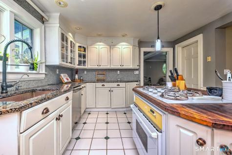 409 Dogburn Lane Orange CT 06477
