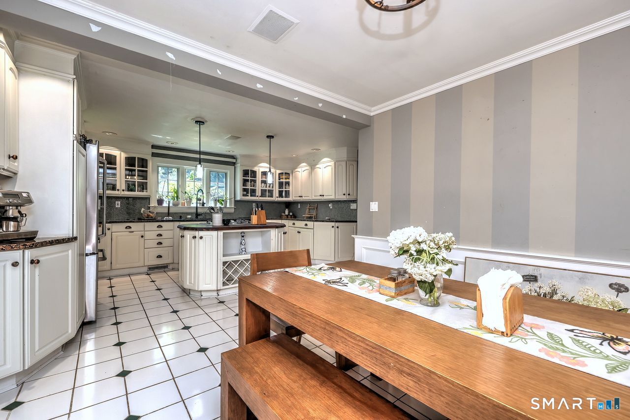 409 Dogburn Lane Orange CT 06477
