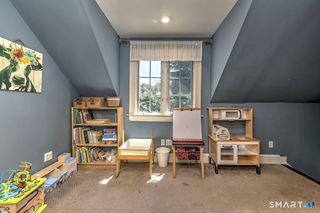 409 Dogburn Lane Orange CT 06477