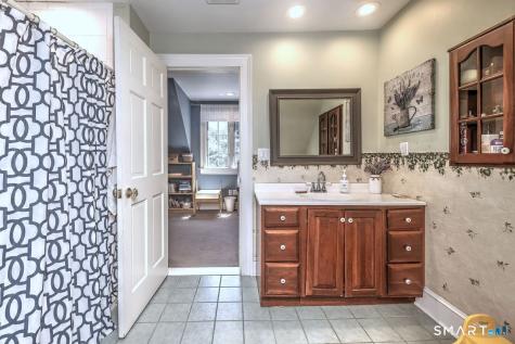 409 Dogburn Lane Orange CT 06477