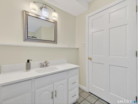 198 Grassy Hill Road East Lyme CT 06333