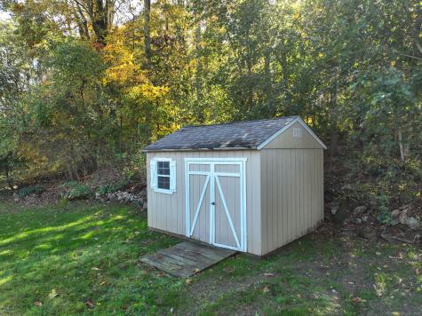 19 Oak Drive North Stonington CT 06359