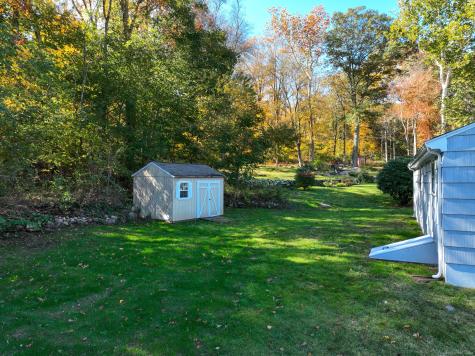 19 Oak Drive North Stonington CT 06359