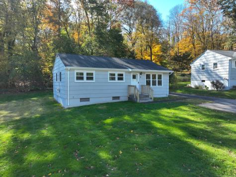 19 Oak Drive North Stonington CT 06359