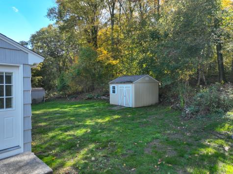 19 Oak Drive North Stonington CT 06359