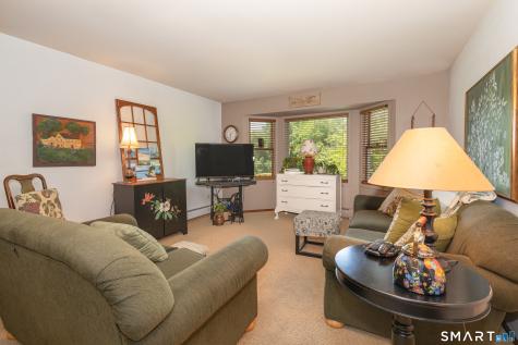 1 Red Barn Road Oxford CT 06478