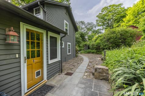92 Walnut Tree Hill Road Newtown CT 06482