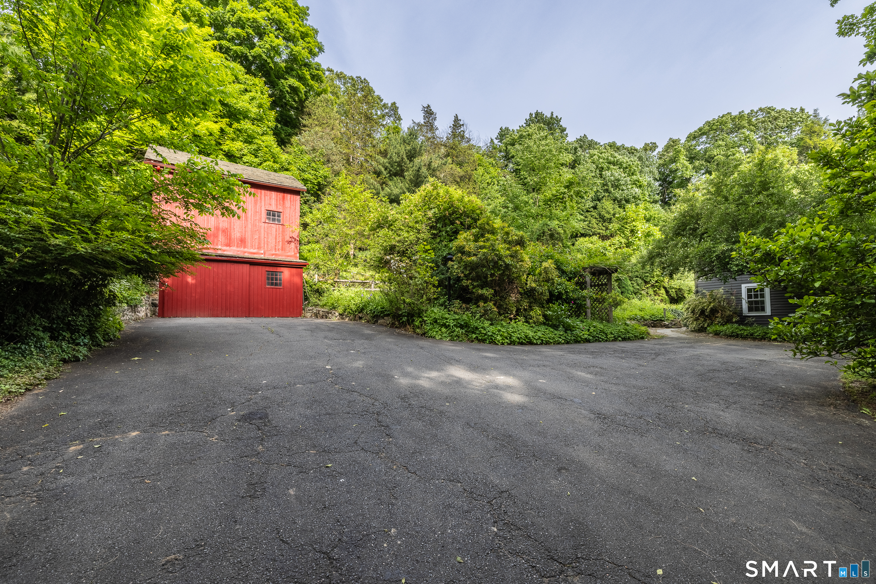 92 Walnut Tree Hill Road Newtown CT 06482