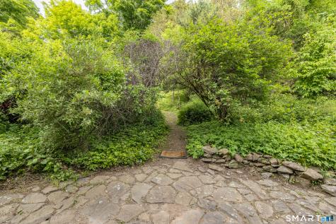 92 Walnut Tree Hill Road Newtown CT 06482