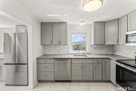2 Manhassett Trail Shelton CT 06484