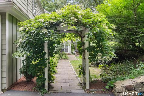 130 Comstock Hill Road New Canaan CT 06840