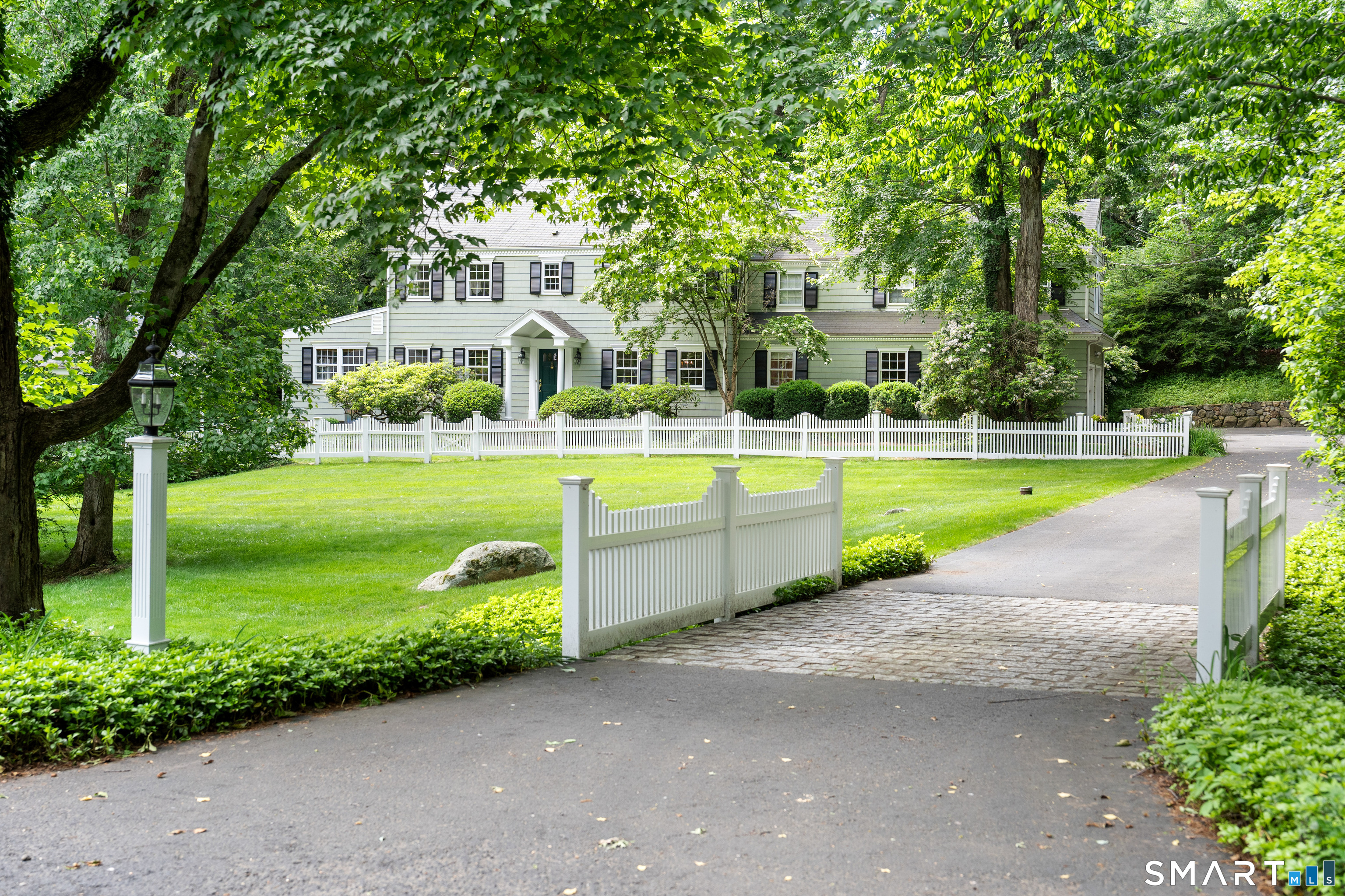 130 Comstock Hill Road New Canaan CT 06840