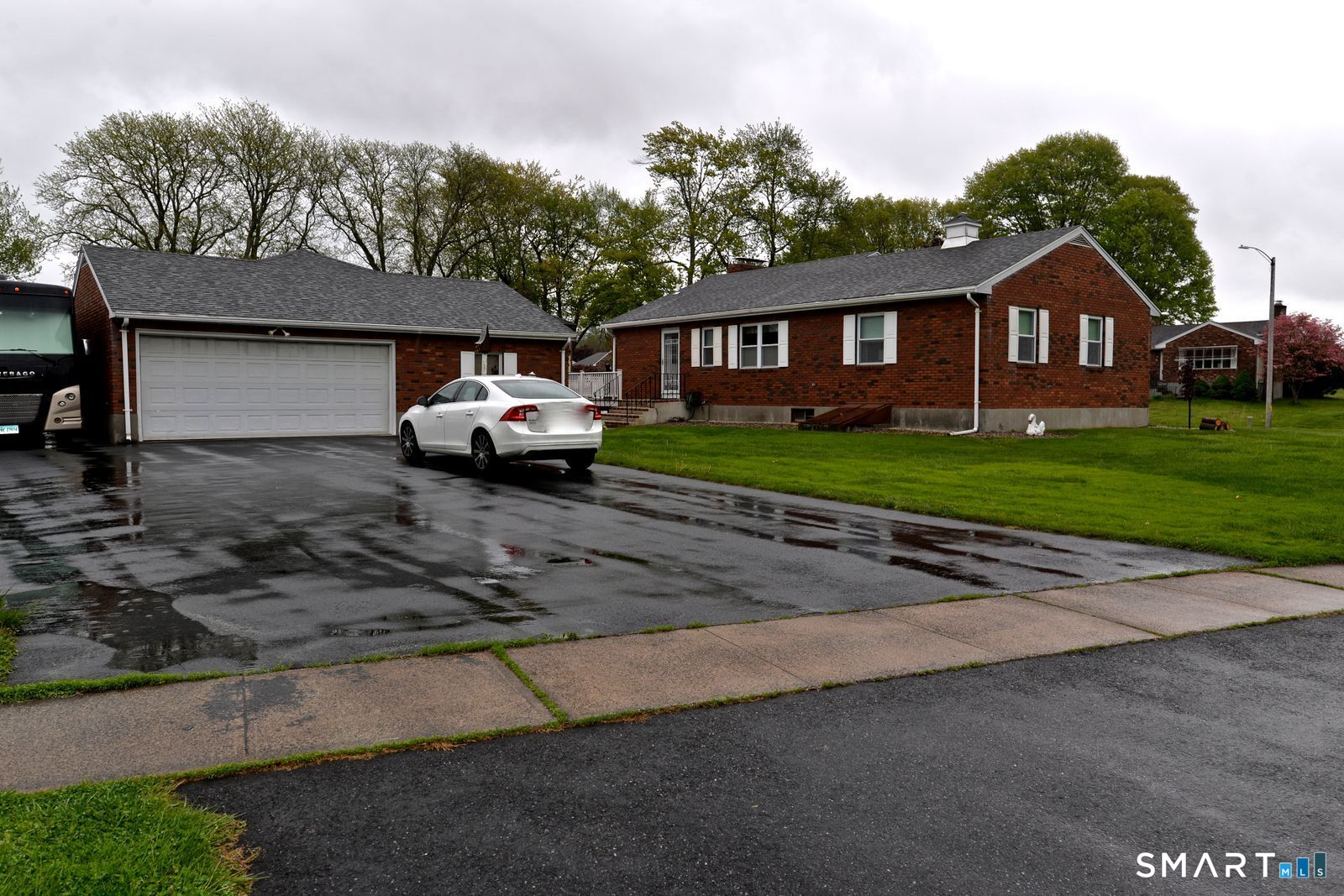 8 Dean Drive Newington CT 06111