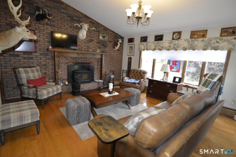 8 Dean Drive Newington CT 06111