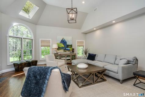 7 Woodleigh Place Simsbury CT 06089