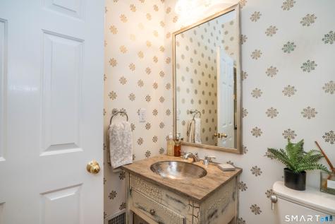 7 Woodleigh Place Simsbury CT 06089