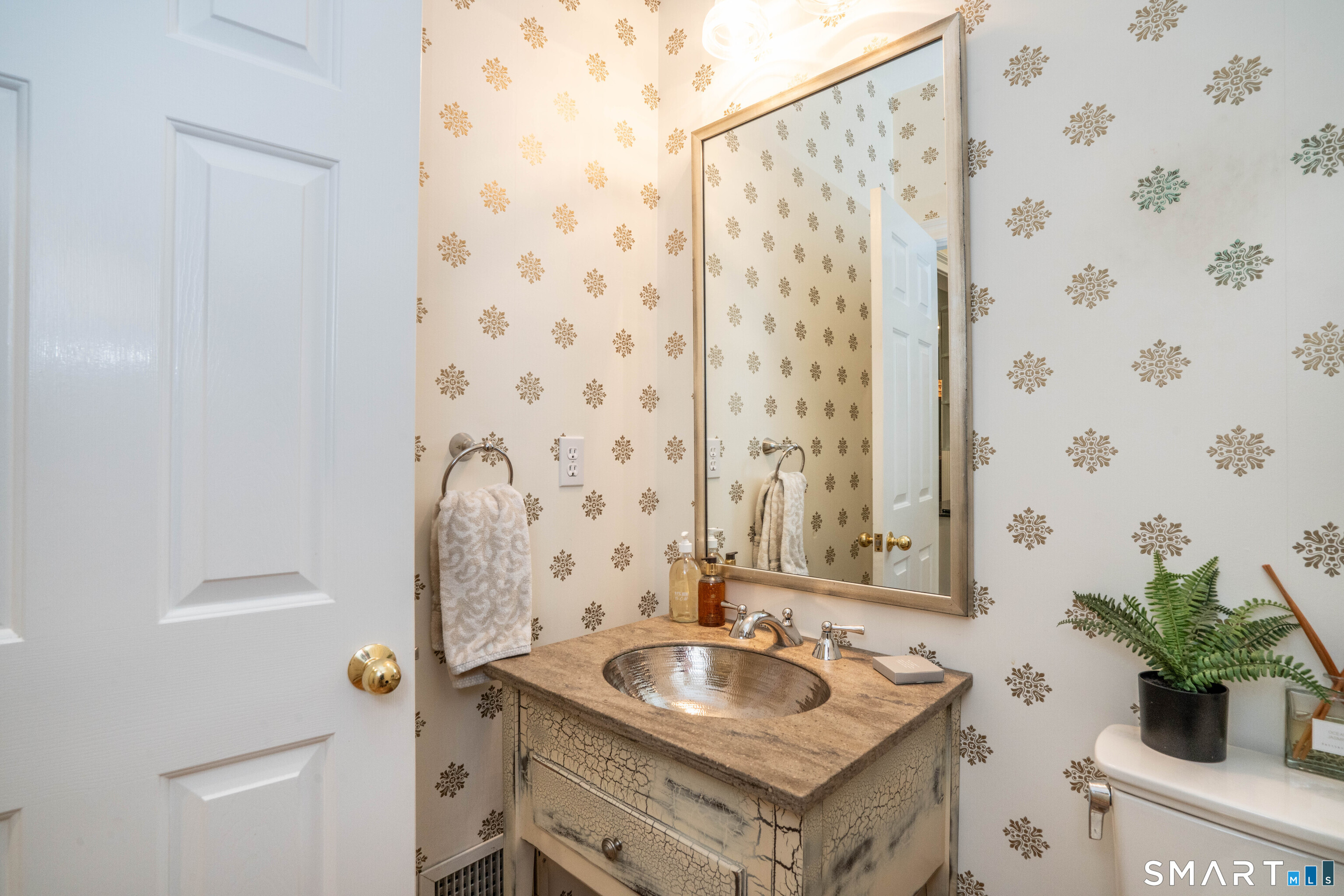 7 Woodleigh Place Simsbury CT 06089