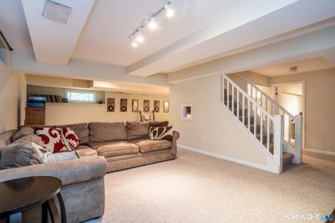 7 Woodleigh Place Simsbury CT 06089