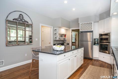 7 Woodleigh Place Simsbury CT 06089