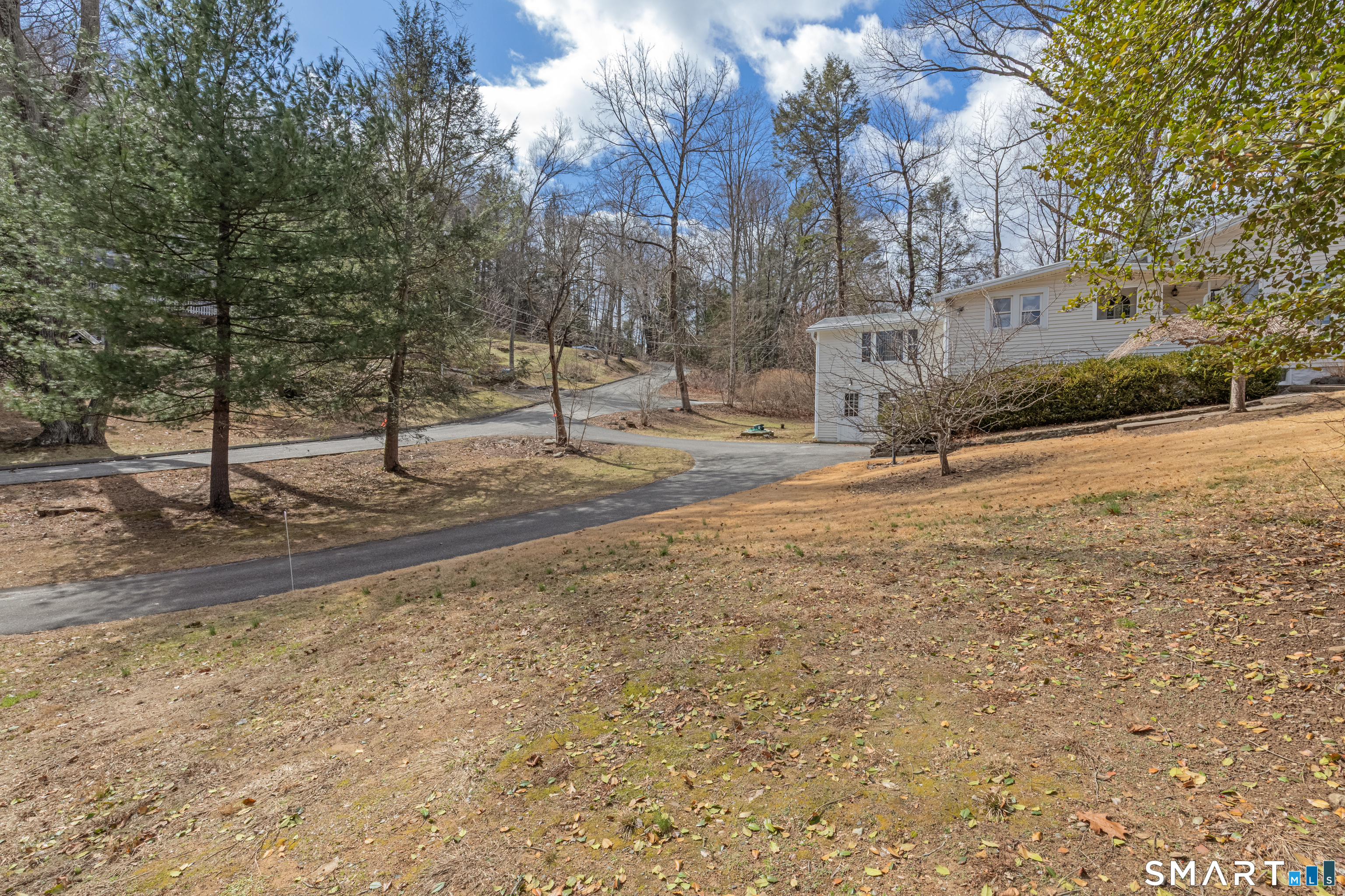 14 Laurel Trail Newtown CT 06482