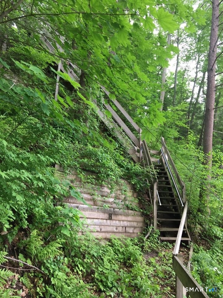 14 Laurel Trail Newtown CT 06482