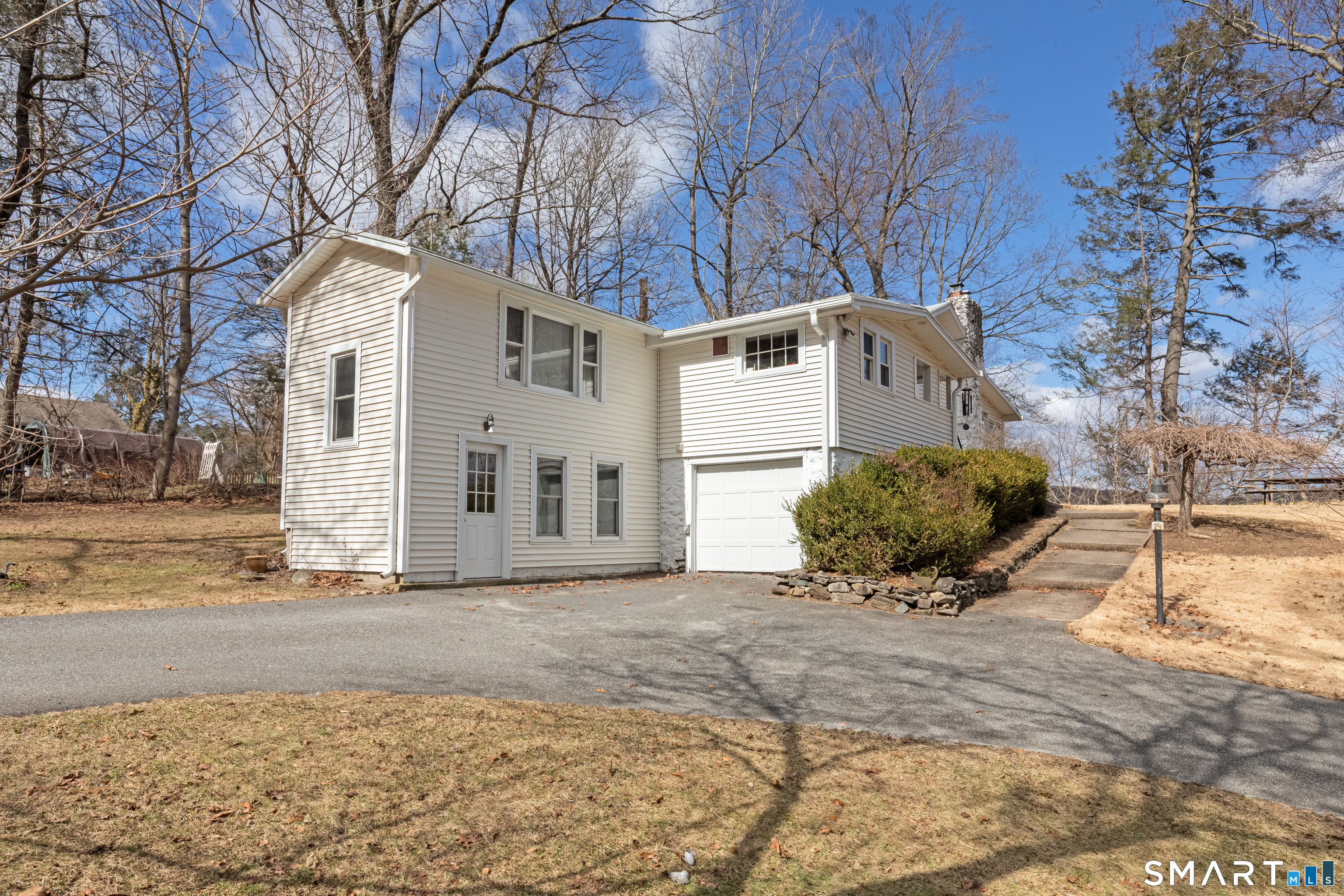 14 Laurel Trail Newtown CT 06482