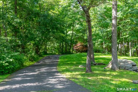 28 Drewbarrie Lane Easton CT 06612