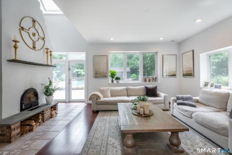 28 Drewbarrie Lane Easton CT 06612