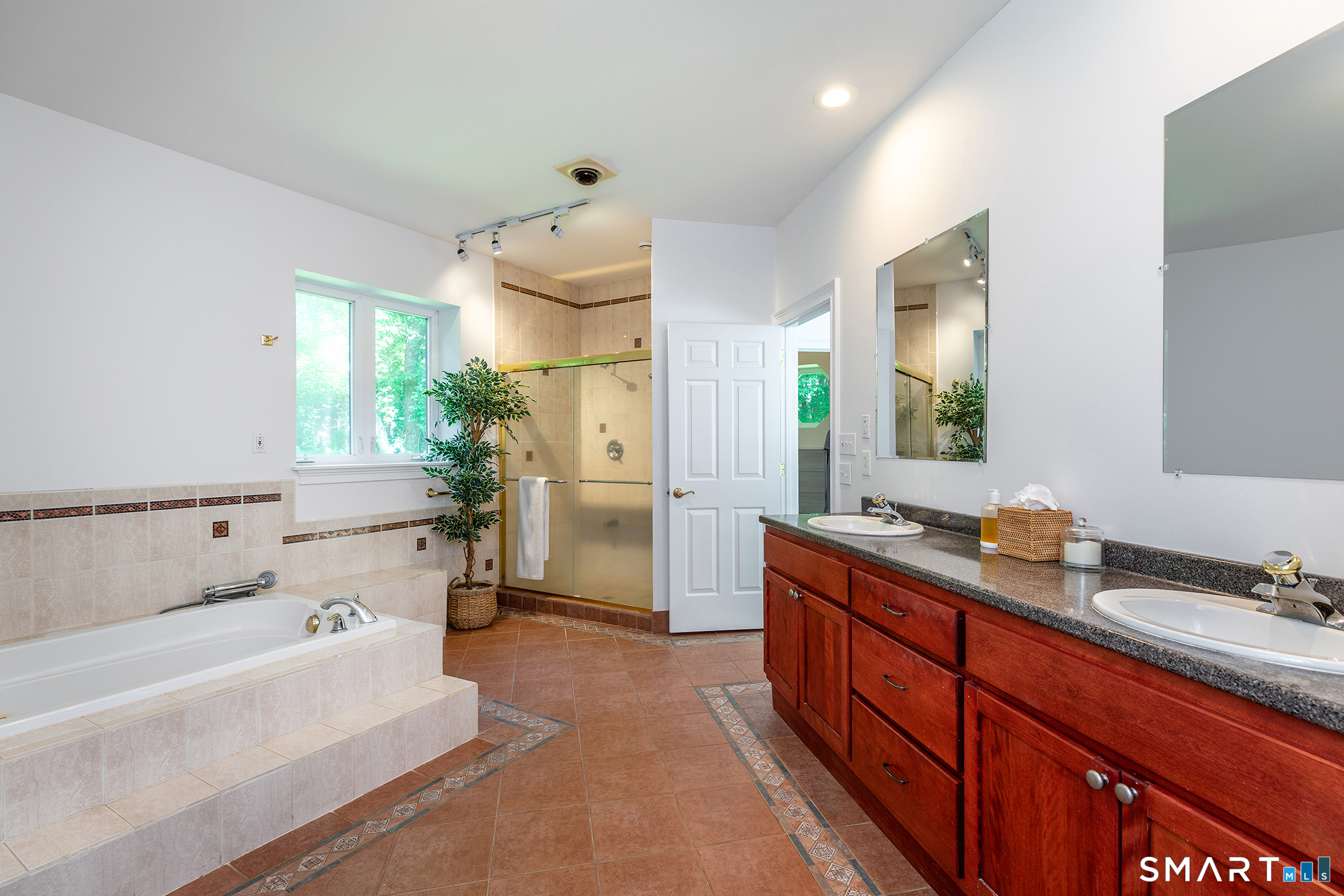 28 Drewbarrie Lane Easton CT 06612