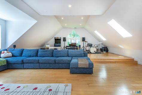 28 Drewbarrie Lane Easton CT 06612