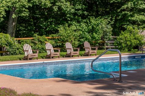 28 Drewbarrie Lane Easton CT 06612
