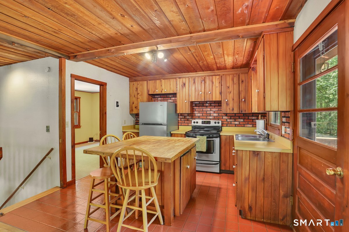 33 Quiet Woods Road East Hampton CT 06424
