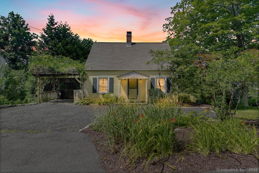 129 Glenwood Avenue Middlebury CT 06762