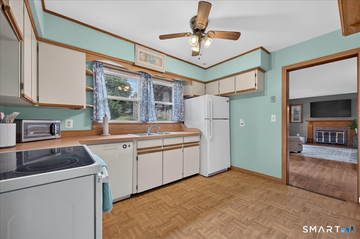 37 Vivian Street Waterford CT 06385