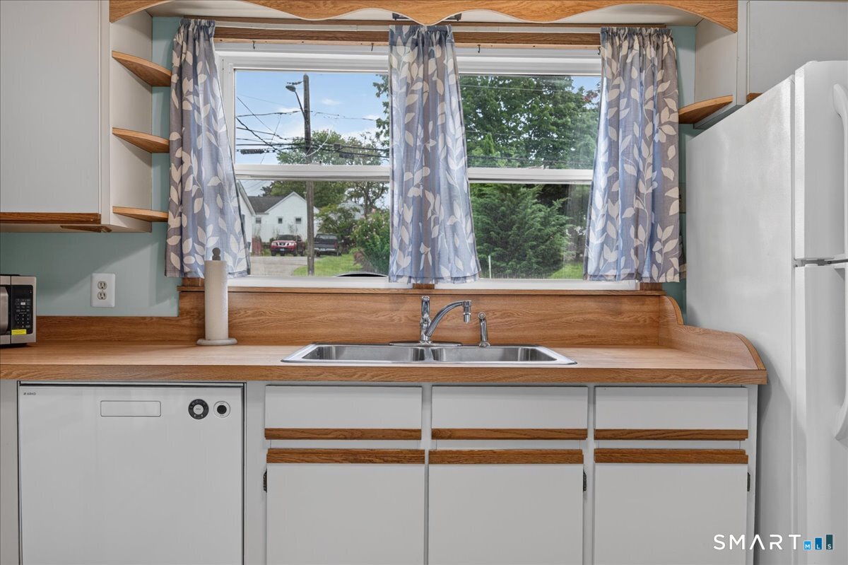 37 Vivian Street Waterford CT 06385