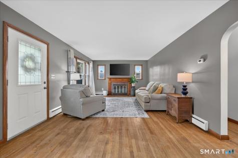 37 Vivian Street Waterford CT 06385