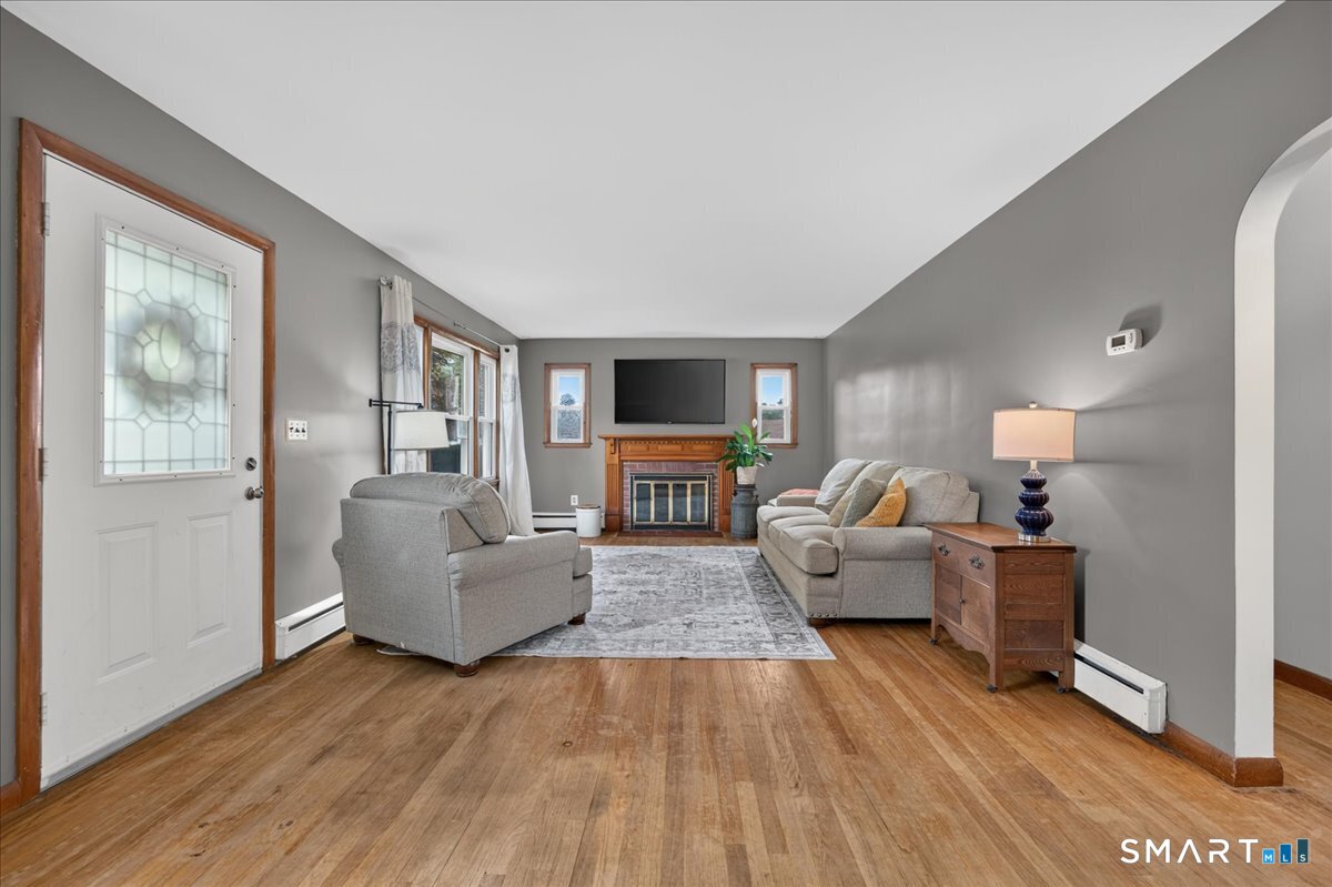 37 Vivian Street Waterford CT 06385