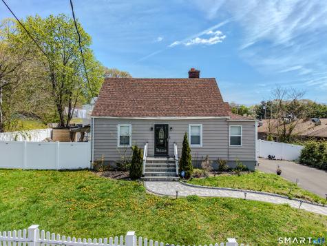 21 Highland Avenue East Haven CT 06512