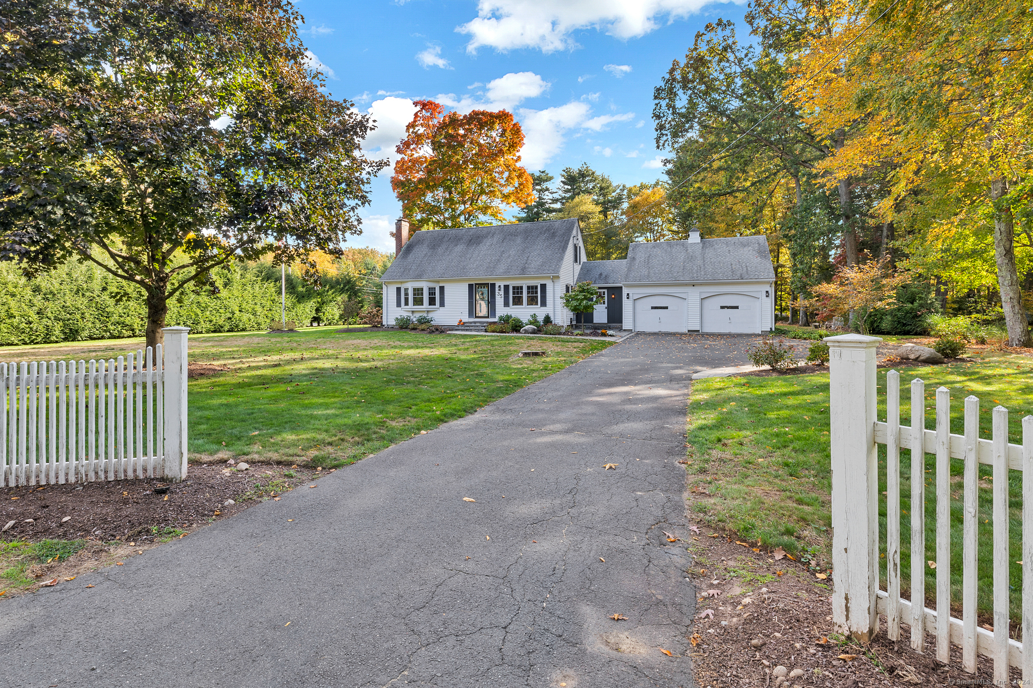 35 Hickory Hill Road Simsbury CT 06070