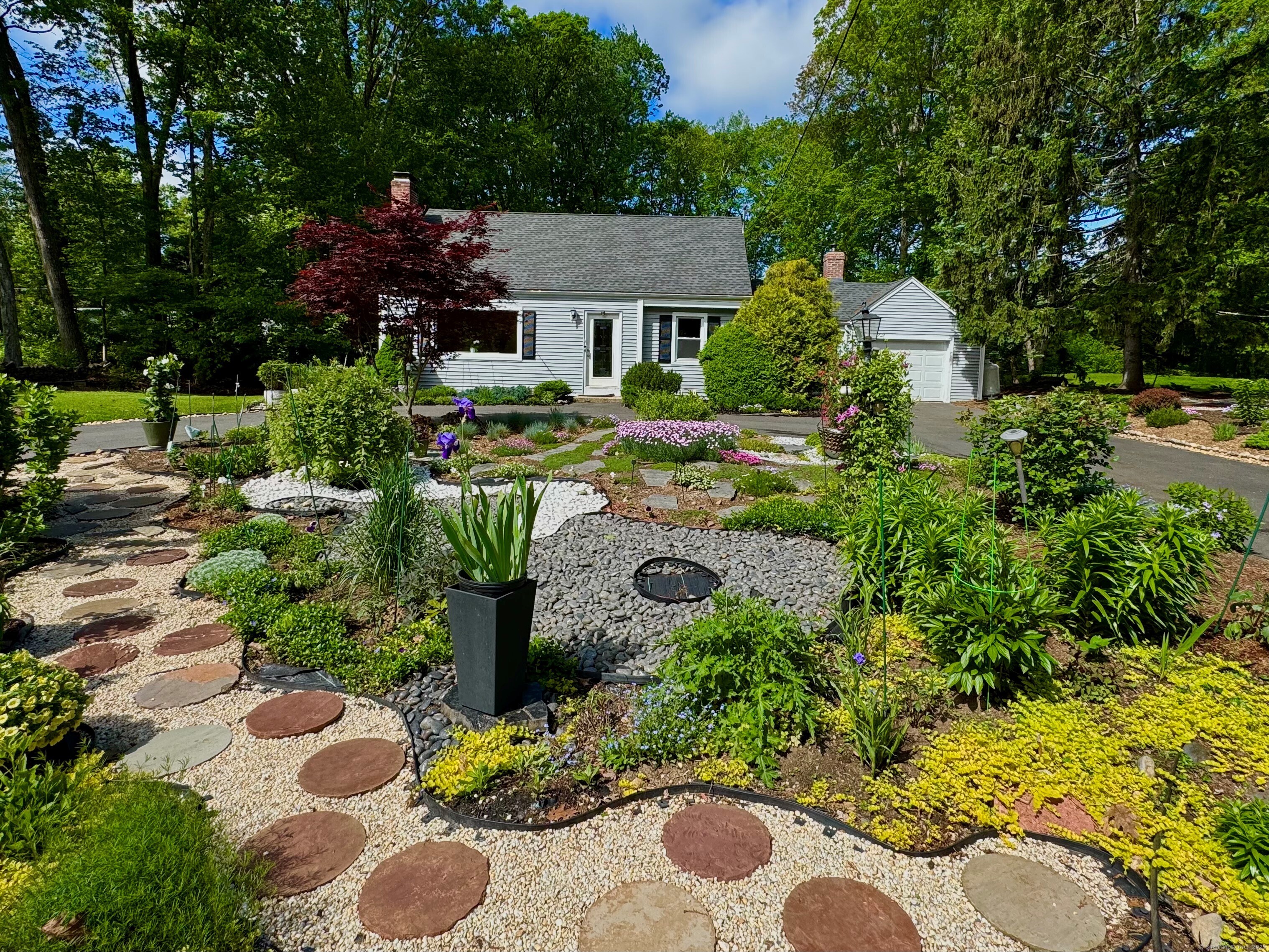 1 Russell Lane Simsbury CT 06070