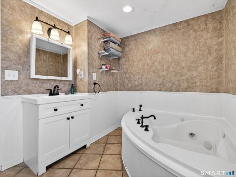 23 Skyview Terrace Groton CT 06340