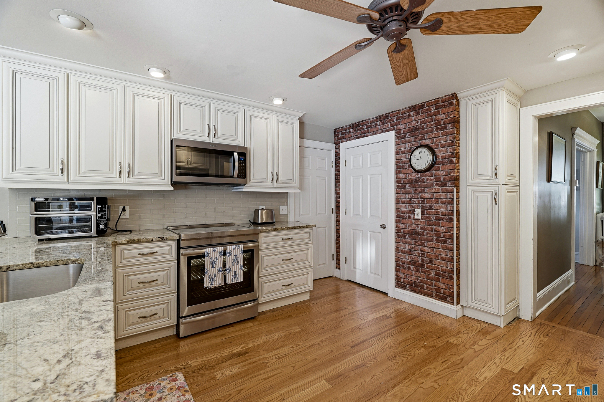 313 Old Post Road Fairfield CT 06824
