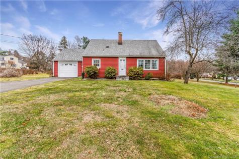 9 Taunton Lake Drive Newtown CT 06470