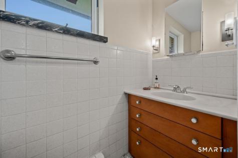 34 Hoskins Road Bloomfield CT 06002