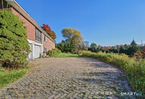 34 Hoskins Road Bloomfield CT 06002