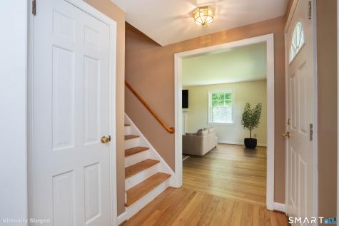 6 Stratton Lane Simsbury CT 06092
